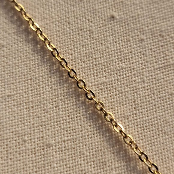 18" 14K Gold Necklace with 14K Gold Fish Pendant - Picture 3 of 9